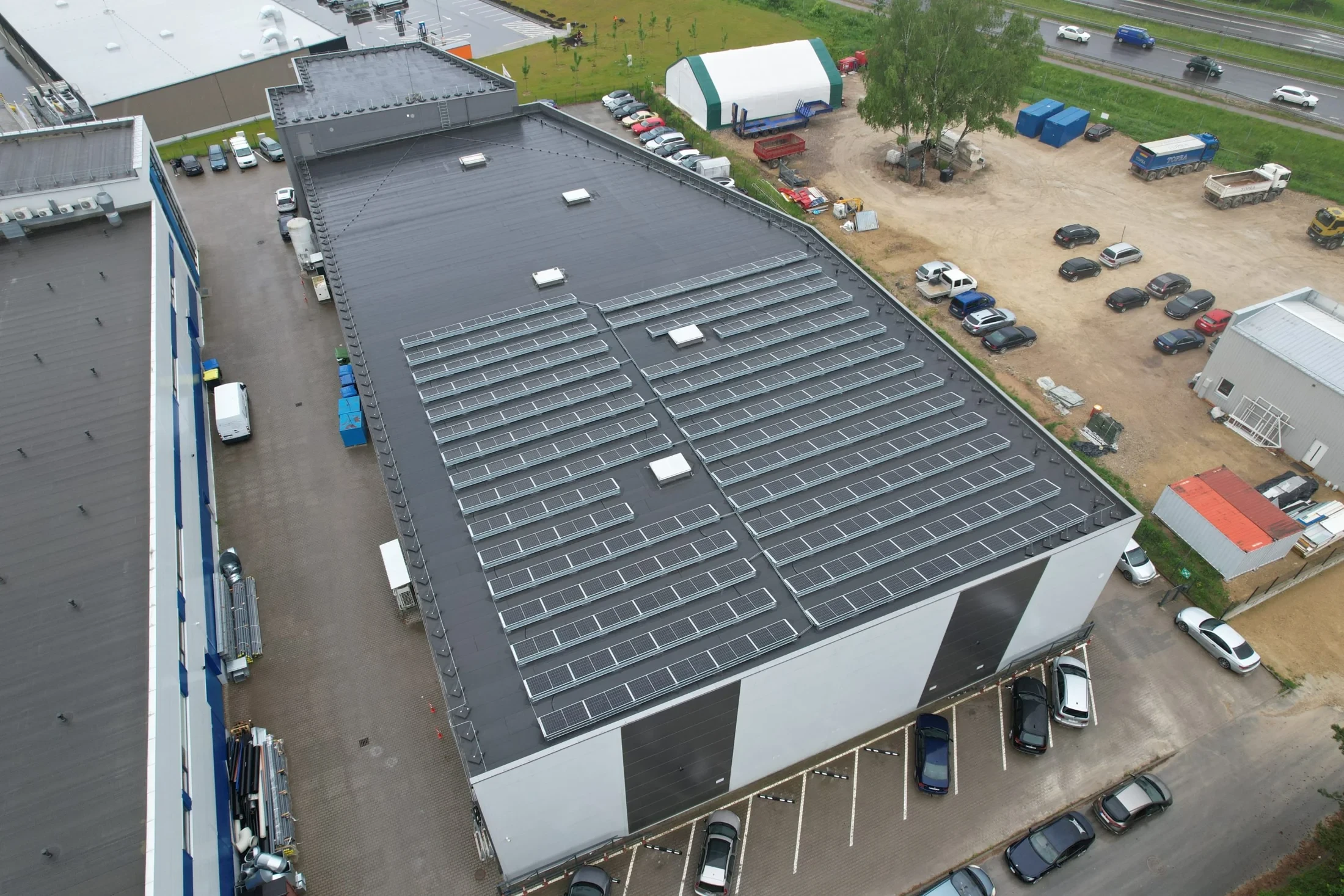 Saulės elektrinė ant UAB ESEMDA komercinio pastato stogo